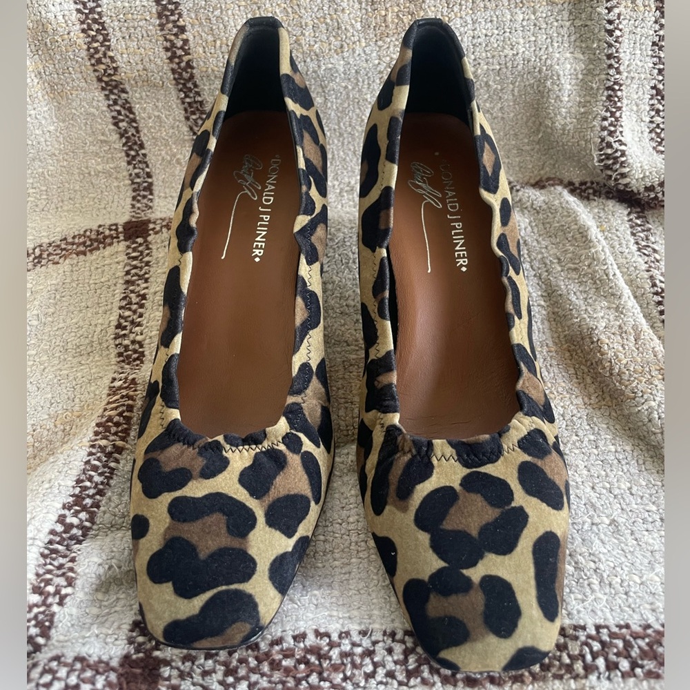 DONALD J PLINER SIGNED VERO CUOIO MADE IN SPAIN LEOPARD PRINT KITTEN HEEL PUMP - Picture 3 of 11